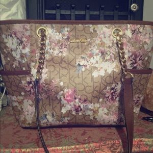 Calvin Klein tote with beautiful floral accent 🌸